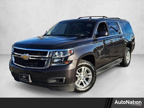 Used 2018 Chevrolet Suburban LT image 1