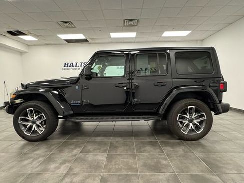 Used 2024 Jeep Wrangler Unlimited w/ Convenience Group AWD/4WD image 5