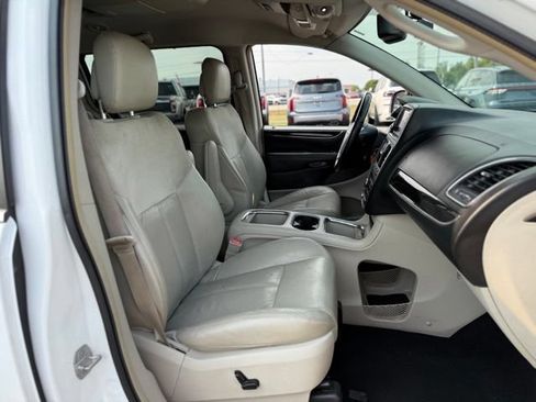 Used 2015 Chrysler Town & Country Limited FWD image 14