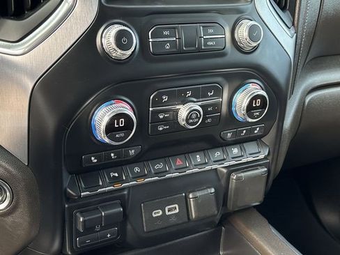 Used 2020 GMC Sierra 1500 SLT image 32