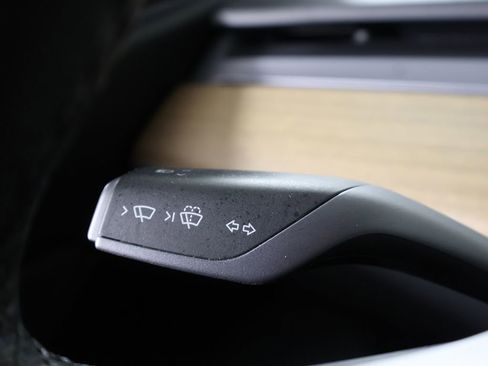 Used 2022 Tesla Model Y Long Range image 38