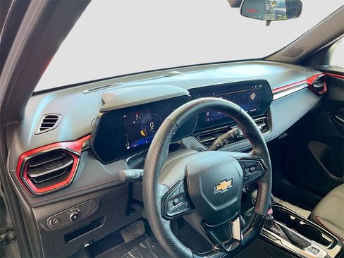 Used 2024 Chevrolet TrailBlazer RS w/ Driver Confidence Package image 9