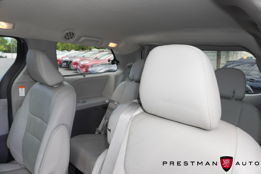 Used 2020 Toyota Sienna XLE w/ XLE Navigation Package FWD image 38