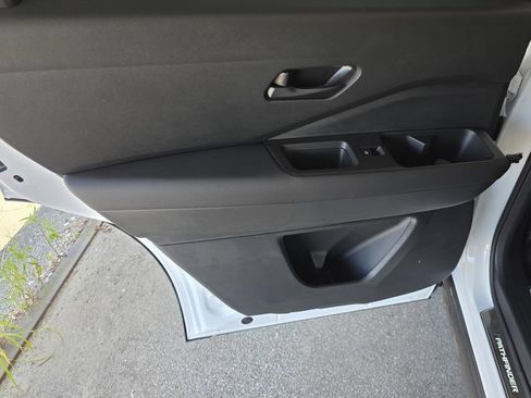 New 2026 Nissan Pathfinder SV w/ SV Premium Package FWD image 38