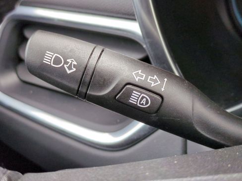 Used 2019 Chevrolet Equinox LT w/ Driver Convenience Package FWD image 33