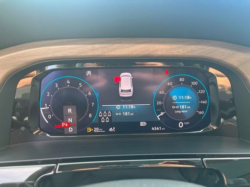 Used 2026 Volkswagen Atlas SE w/ Panoramic Sunroof Package FWD image 21