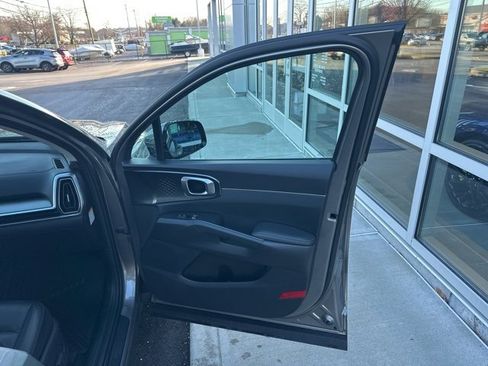 Used 2025 Kia Sorento EX w/ EX Panoramic Sunroof Package image 38