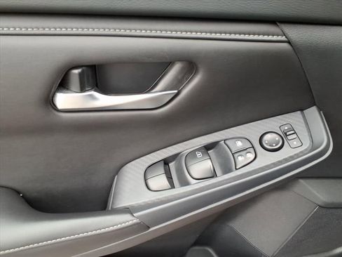 Used 2023 Nissan Sentra S image 17