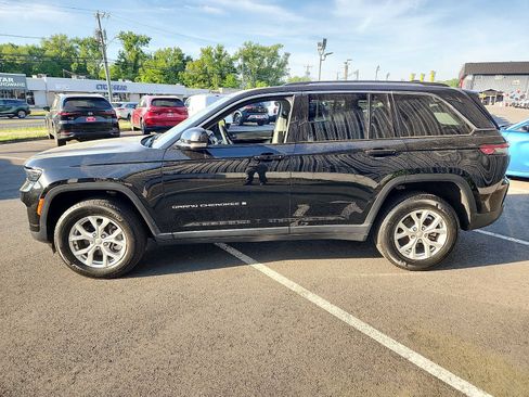 Used 2023 Jeep Grand Cherokee Limited AWD/4WD image 7