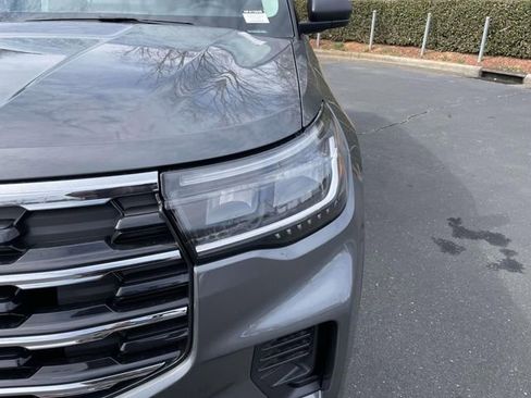 New 2026 Ford Explorer Active RWD image 38