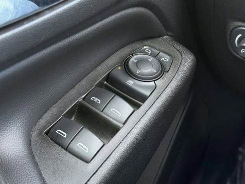 Used 2021 Chevrolet Equinox LT image 17