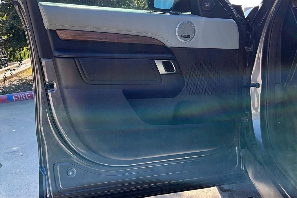 Used 2018 Land Rover Discovery HSE Luxury AWD/4WD image 21