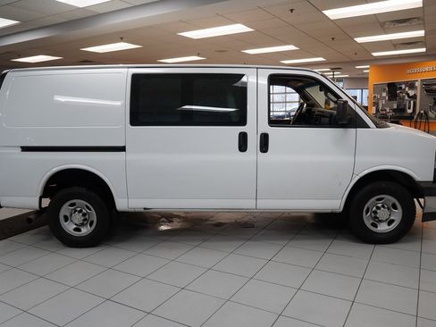 Used 2019 Chevrolet Express 2500 w/ Driver Convenience Package image 17