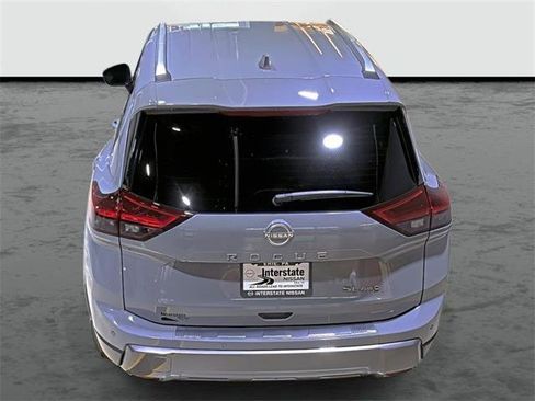 Used 2025 Nissan Rogue SL AWD/4WD image 3