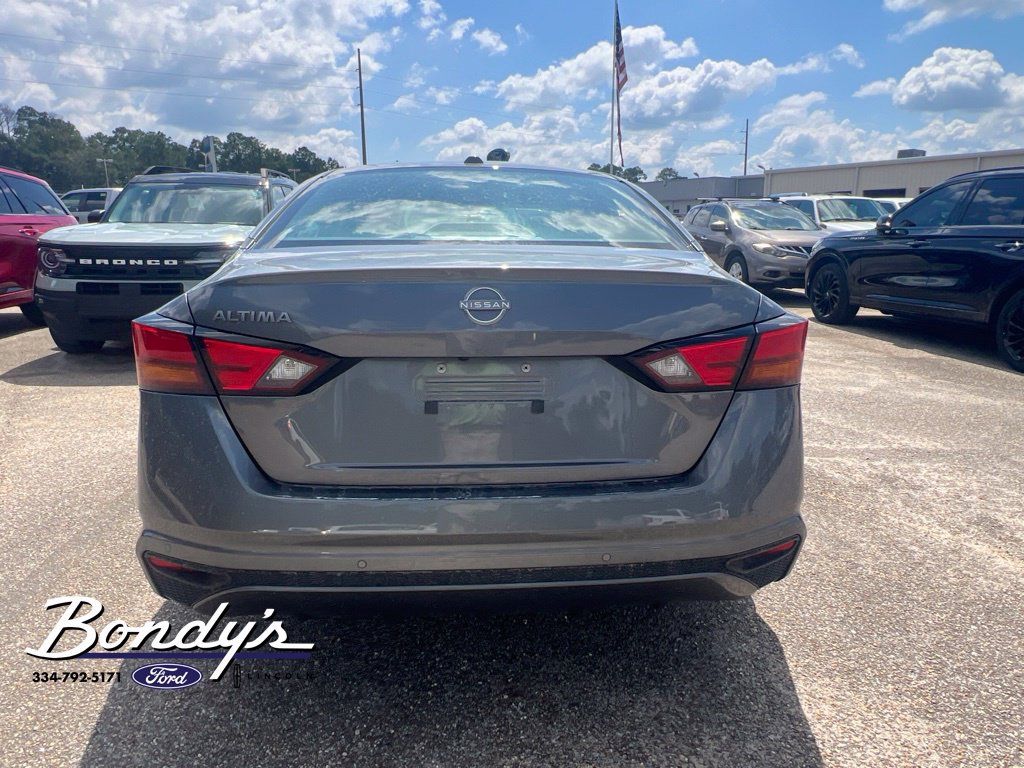 Used 2025 Nissan Altima 2.5 SV FWD image 3