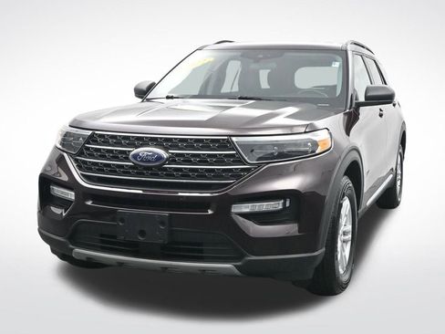 Used 2022 Ford Explorer XLT w/ Equipment Group 202A image 2