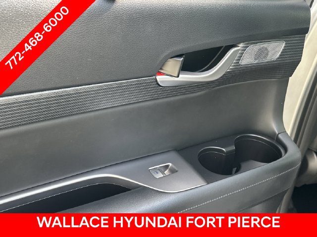 Used 2024 Hyundai Palisade Limited AWD/4WD image 12