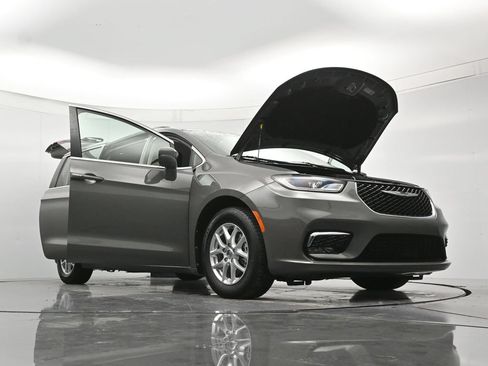 Used 2022 Chrysler Pacifica Touring-L FWD image 49