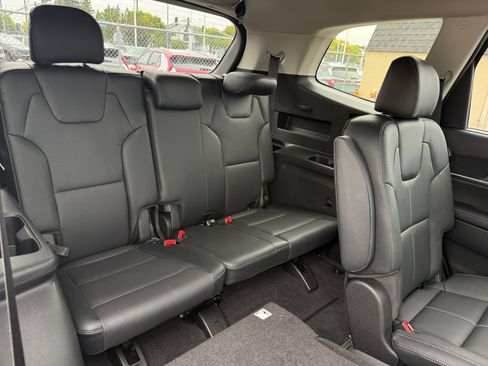 Certified 2025 Kia Telluride EX w/ EX Captain's Chair Package FWD image 21