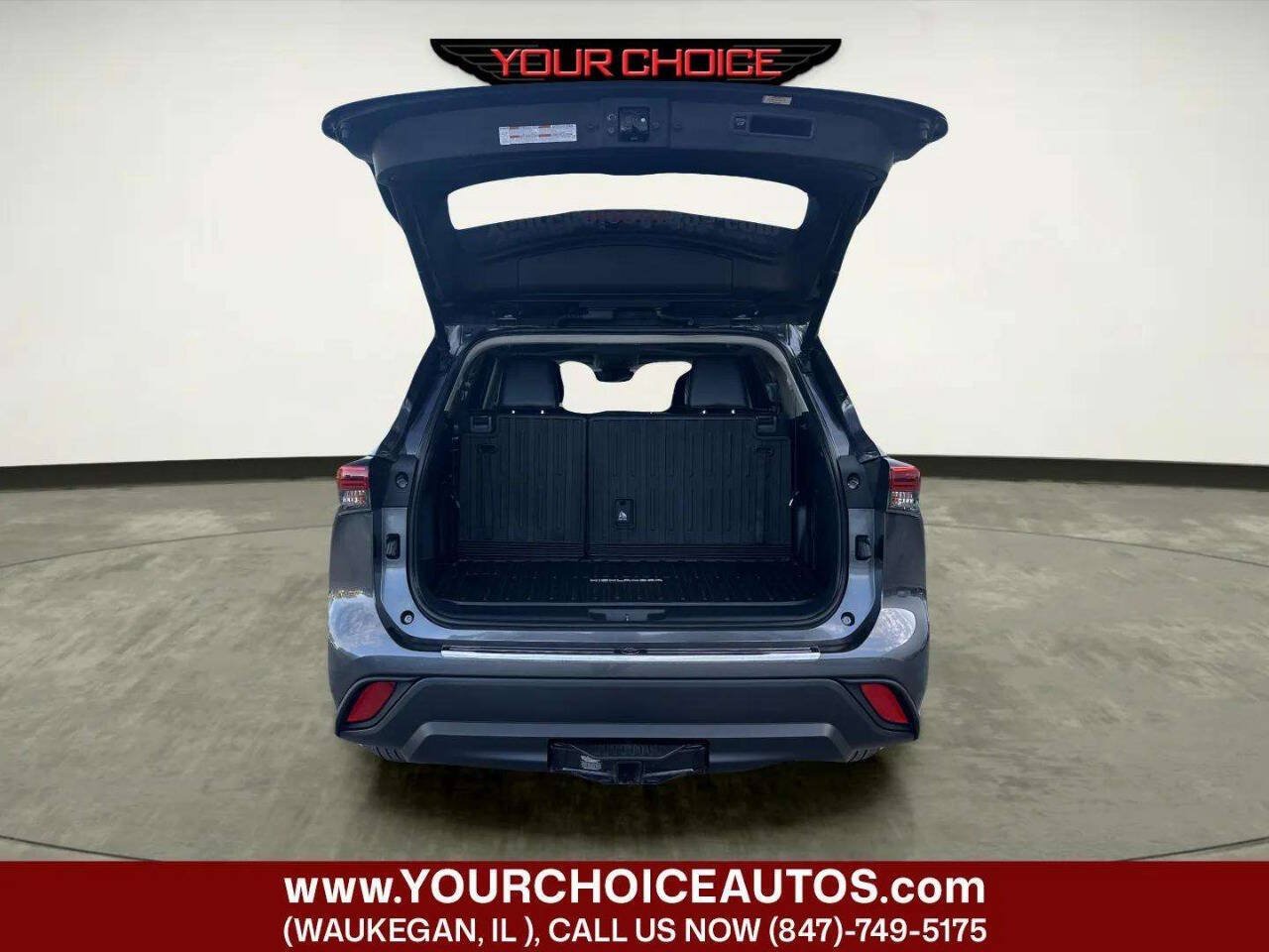 Used 2021 Toyota Highlander XLE AWD/4WD image 14