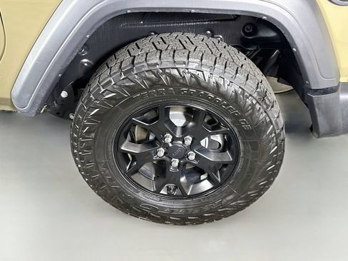Used 2025 Jeep Wrangler Sport AWD/4WD image 32