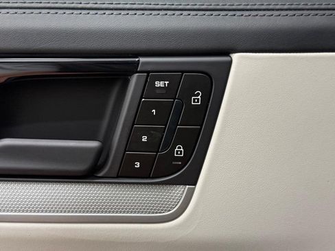 Certified 2025 Porsche Cayenne S AWD/4WD image 18