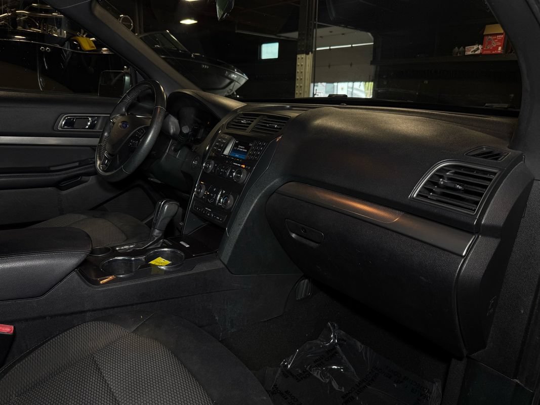 Used 2018 Ford Explorer XLT FWD image 16