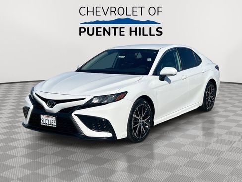 Used 2024 Toyota Camry SE FWD image 1
