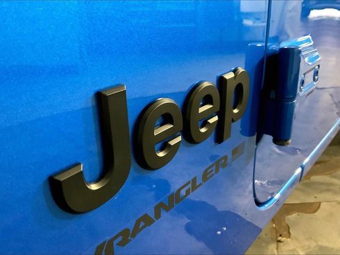 Used 2025 Jeep Wrangler Unlimited Sport AWD/4WD image 29
