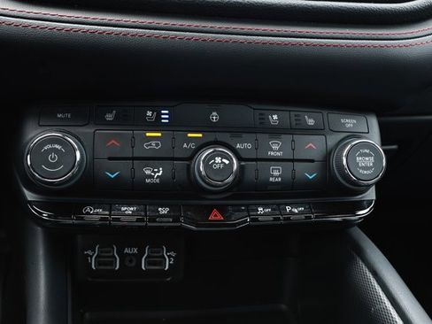 Used 2024 Dodge Durango GT RWD image 18