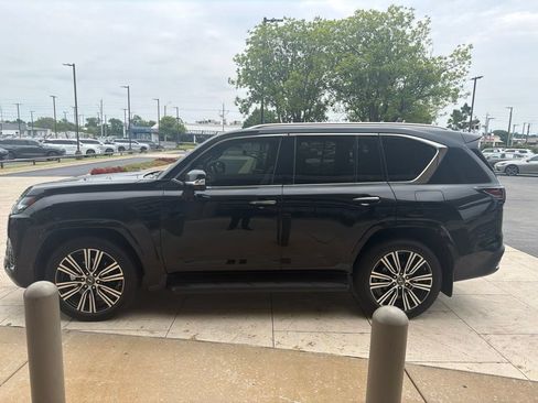 Used 2023 Lexus LX 600 4WD w/ Accessory Package (Z1) image 3