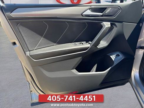 Used 2023 Volkswagen Tiguan SE w/ Panoramic Sunroof Package FWD image 21