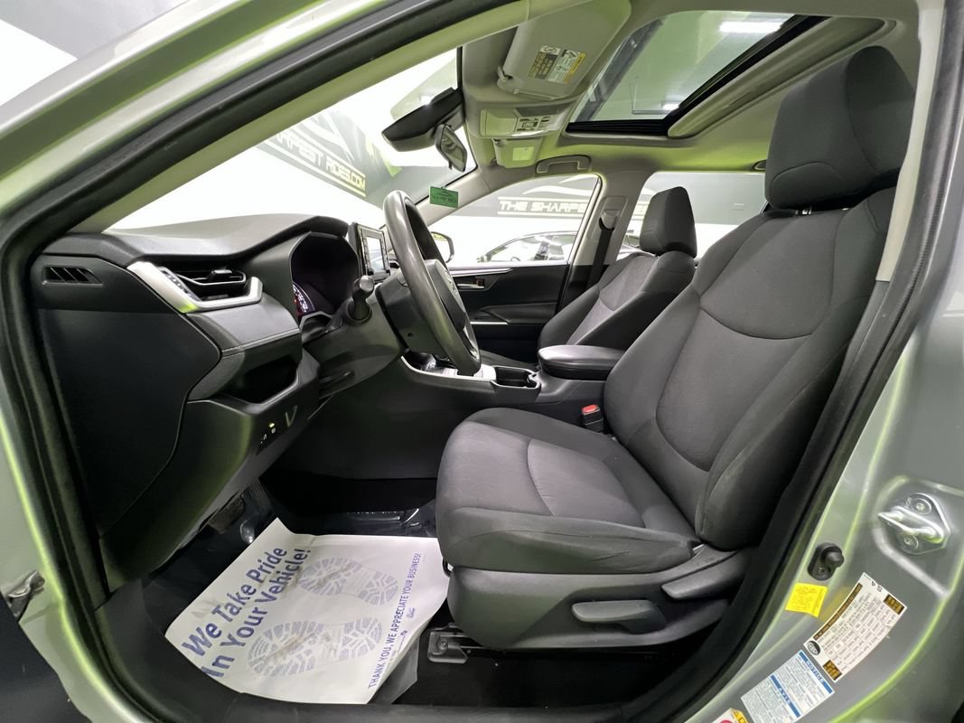Used 2019 Toyota RAV4 XLE AWD/4WD image 17