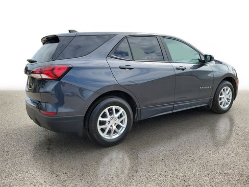 Used 2022 Chevrolet Equinox LS w/ LS Convenience Package image 4