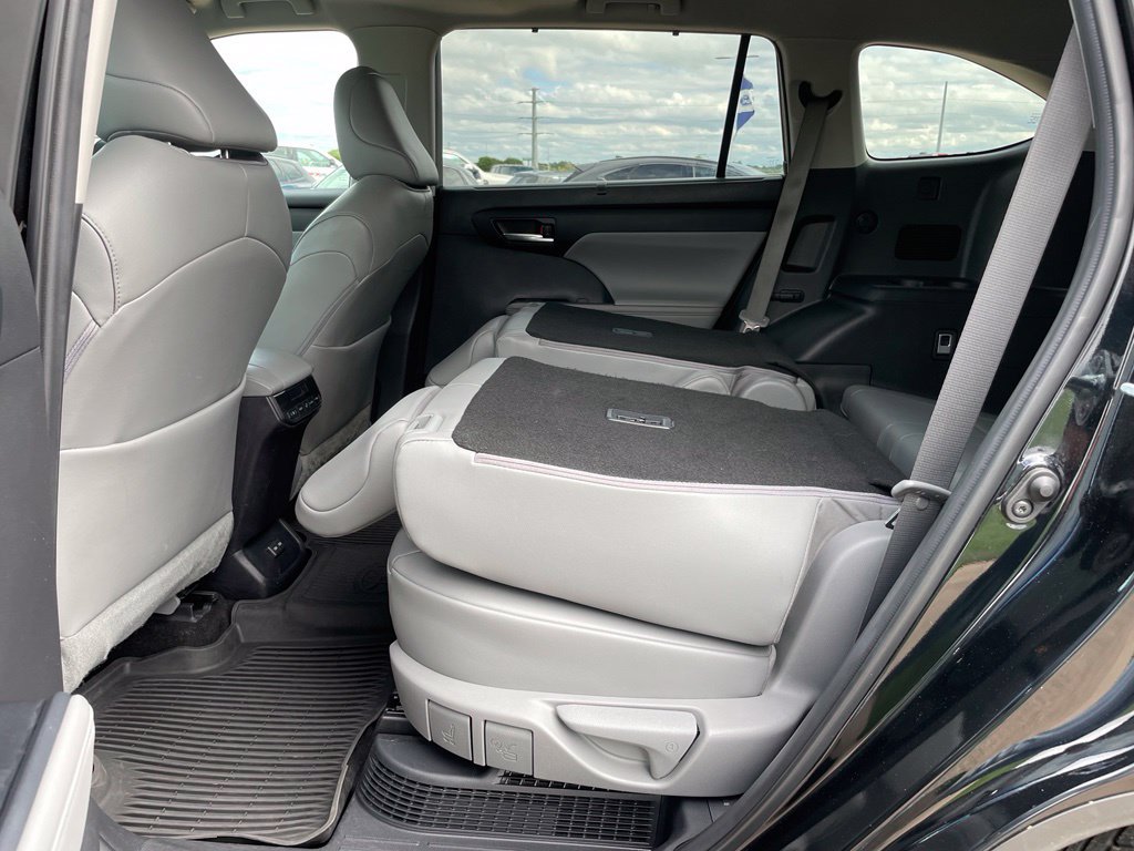 Used 2023 Toyota Highlander XLE AWD/4WD image 43