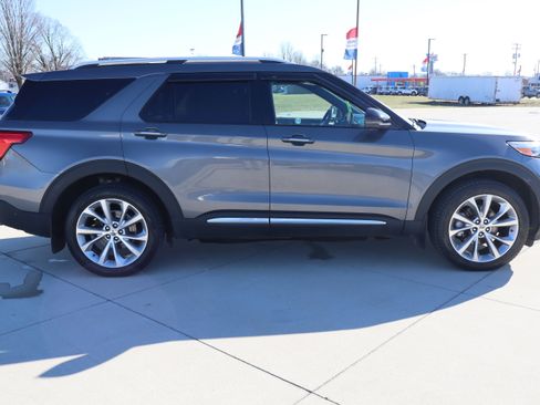 Used 2022 Ford Explorer Platinum w/ Equipment Group 601A image 4