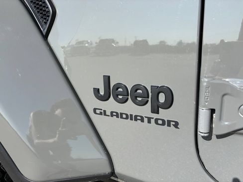 Used 2021 Jeep Gladiator Sport AWD/4WD image 45