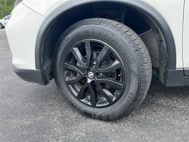 Used 2018 Nissan Rogue SV AWD/4WD image 14