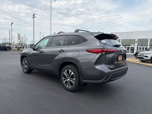 Used 2023 Toyota Highlander XLE image 5