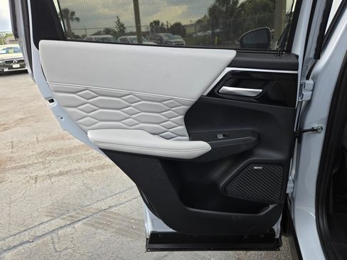 Used 2025 Mitsubishi Outlander SEL FWD image 41