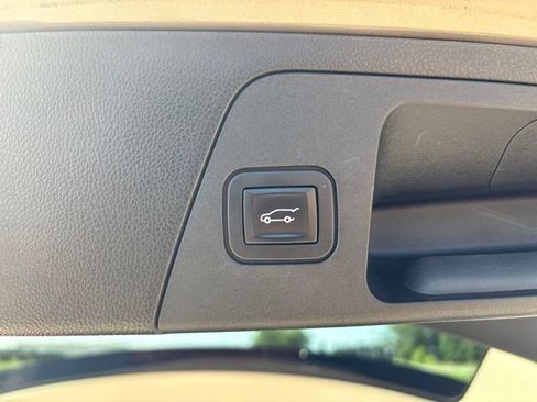 Used 2019 Buick Envision Essence FWD image 17