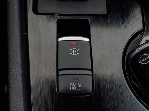 Used 2025 Nissan Rogue SV FWD image 27