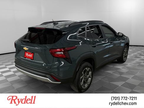 Used 2025 Chevrolet Trax LT w/ Driver Confidence Package FWD image 5