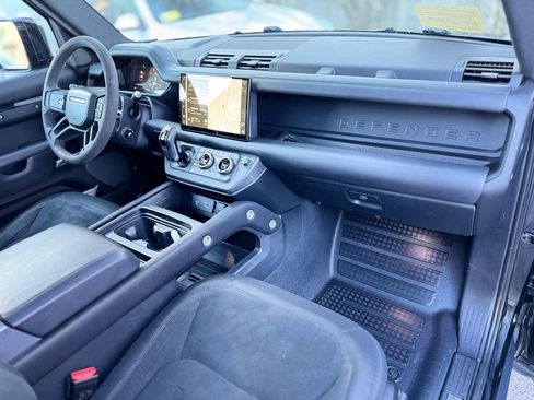 Used 2023 Land Rover Defender 90 V8 image 21