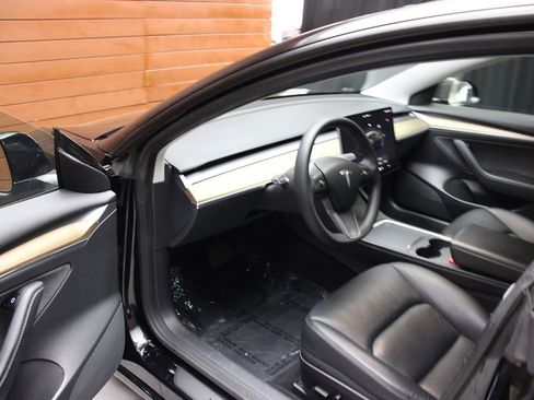 Used 2022 Tesla Model 3 image 2