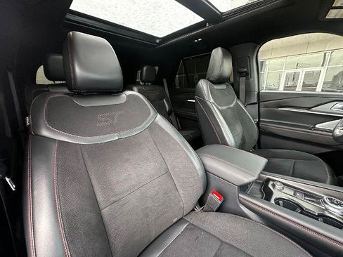 Certified 2025 Ford Explorer ST AWD/4WD image 30