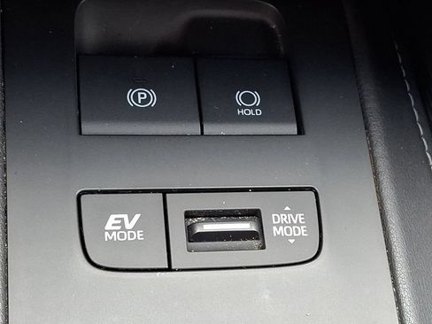 Used 2023 Toyota Venza XLE AWD/4WD image 28