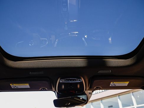 Used 2021 Volvo V60 T6 R-Design w/ Advanced Package image 17