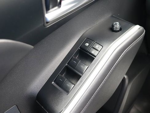 Used 2025 Toyota Highlander XLE AWD/4WD image 9