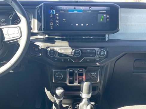 Used 2025 Jeep Wrangler Sport S image 18